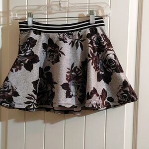 3/$25 **JUSTICE girls size 10 black gray rose pattern stretch skater skirt skort